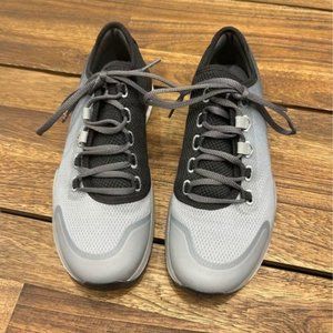 Woman’s UNDER ARMOUR training sneakers. Gray/black. New condition. Size 9.5. Cus